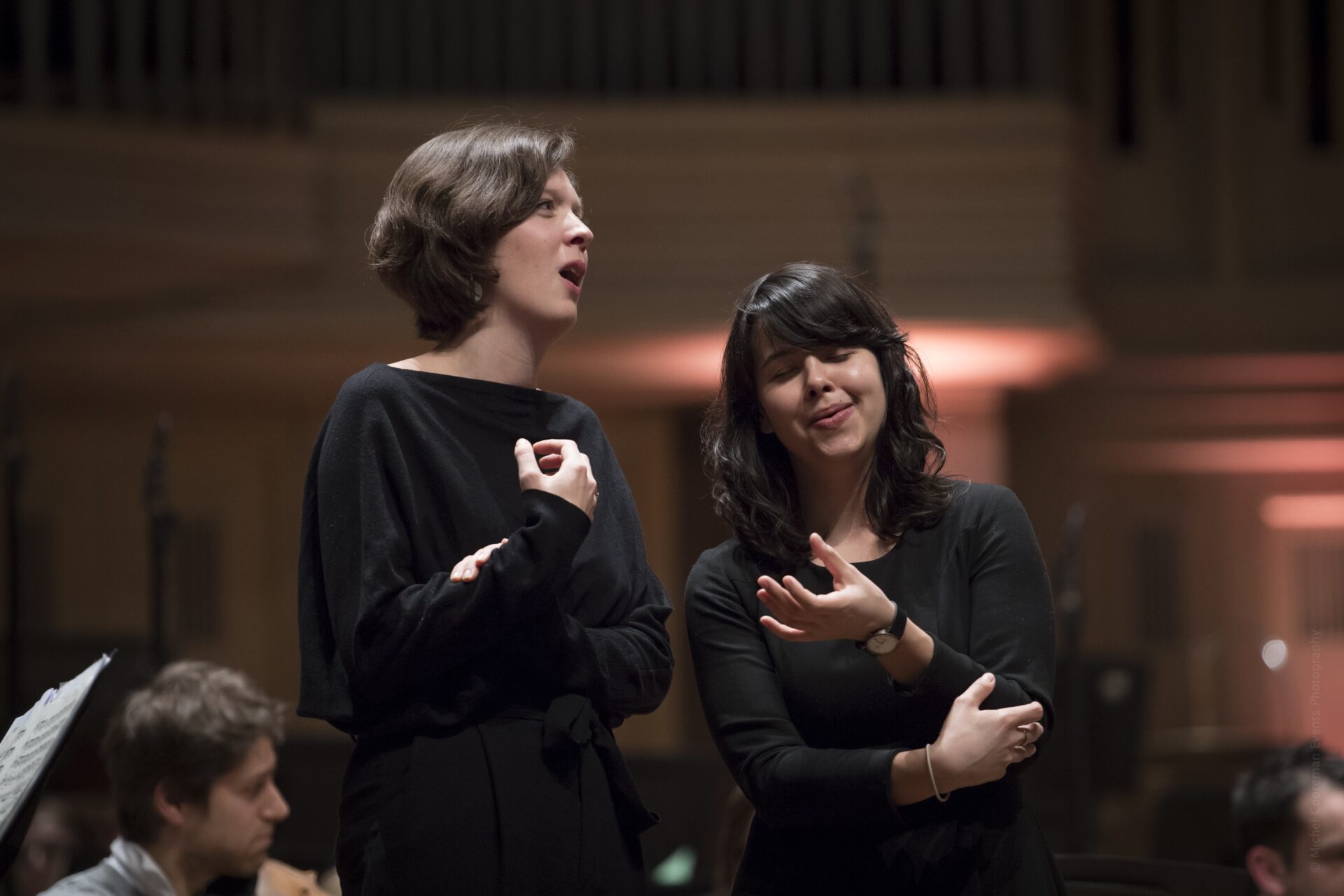 Photo : Avec la mezzo-soprano Sarah Thery – Gala Concert avec la Chapelle Musicale Reine Elisabeth, Bozar, Bruxelles. Photographe : Michel Cooreman.